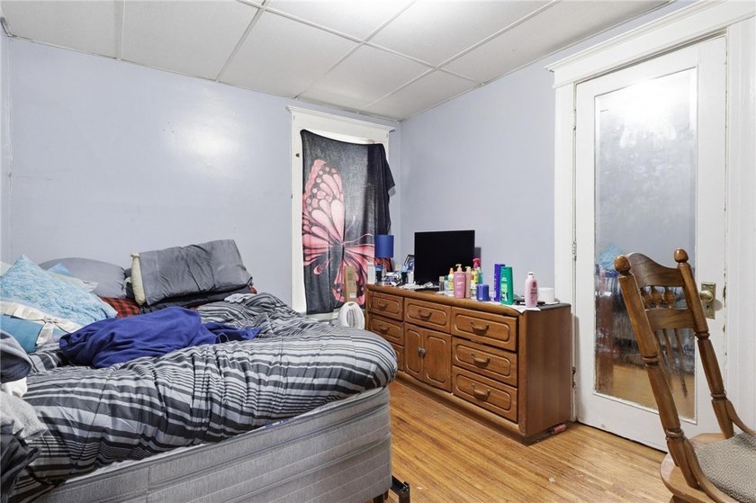 Spacious up-and-down two-family property in a highly accessible - photo 23