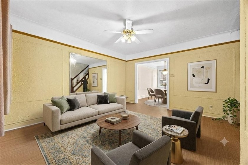Well maintained single-family home in Dyker Height, one of - photo 2