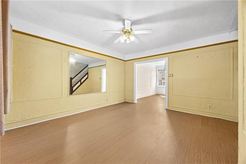 Well maintained single-family home in Dyker Height, one of - photo 3