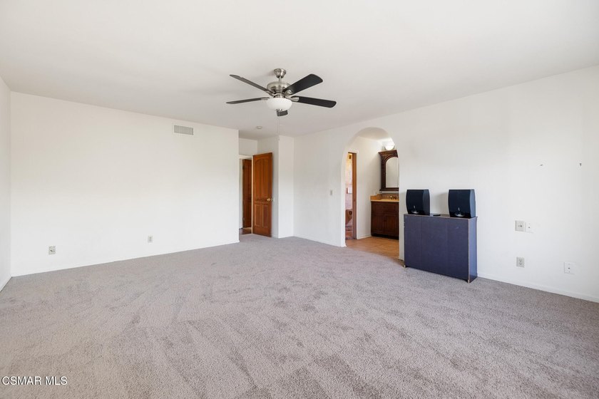 Beautifully remolded two-story home offering 4 bedrooms, 2 1/2 - photo 6