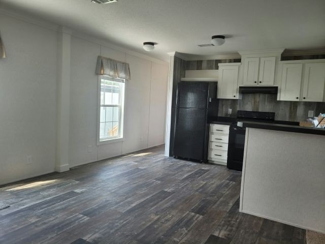 Find your place in the world at Grove Shores, a well-maintained - photo 2