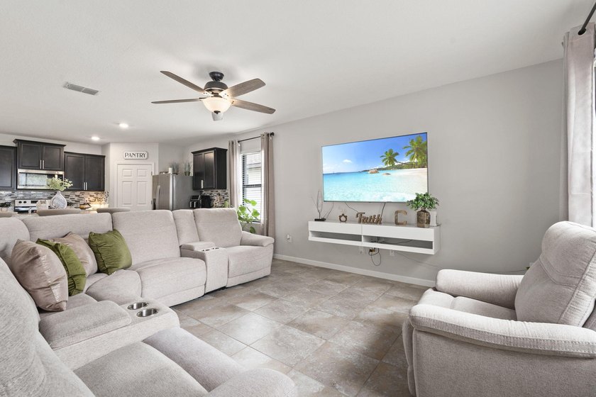 Welcome to this stunning spacious Cali model home located in the - photo 18