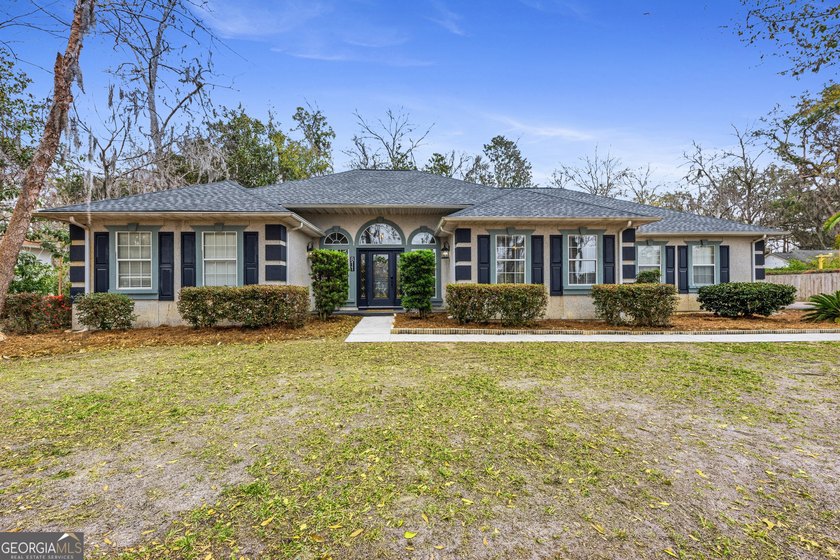 Welcome to 811 Riverview, located in the desirable golf cart - photo 2