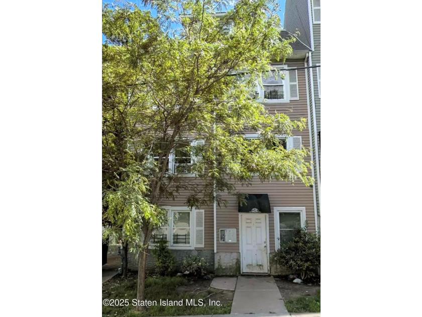 Amazing Opportunity to own a Legal 3 Family with all separate - photo 3