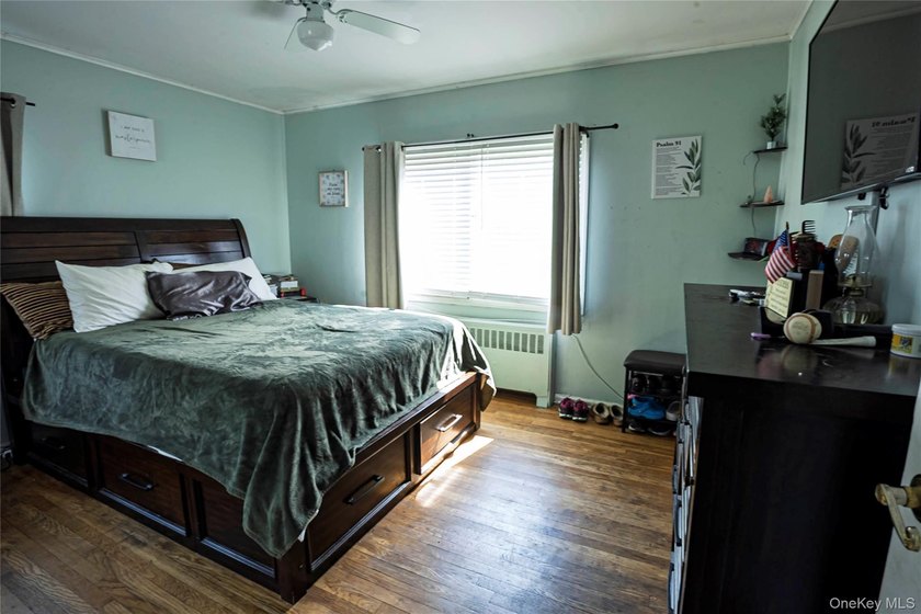 Welcome to this charming 4-bedroom, 2-full-bath Cape located in - photo 15