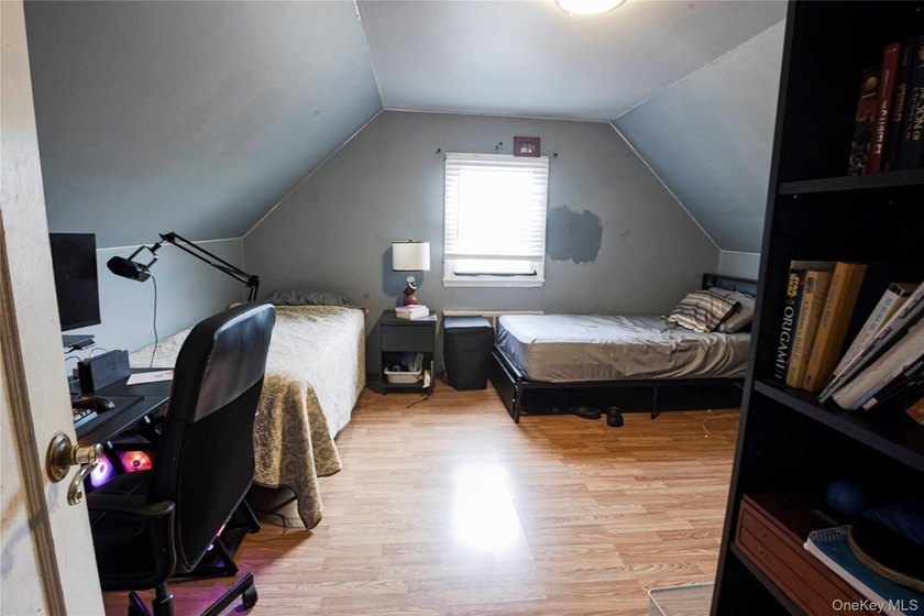 Welcome to this charming 4-bedroom, 2-full-bath Cape located in - photo 16