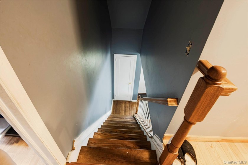 Welcome to this charming 4-bedroom, 2-full-bath Cape located in - photo 17