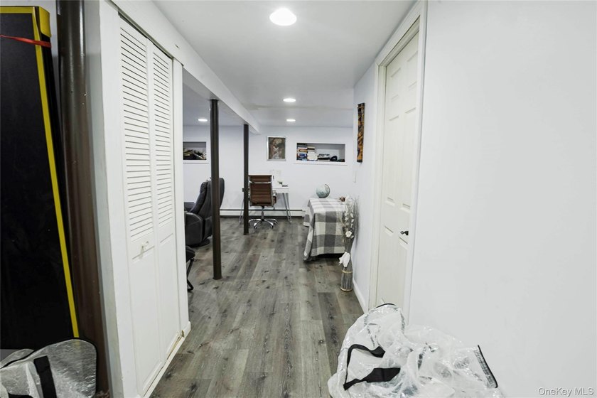 Welcome to this charming 4-bedroom, 2-full-bath Cape located in - photo 23