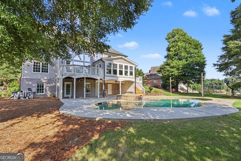 Enjoy lakefront living in this 5 bedroom, 5 bathroom home in the - photo 3