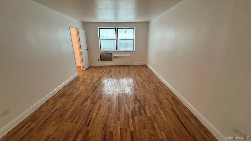 Immediately Available - Spacious Junior 4 Co-op Apartment for - photo 3
