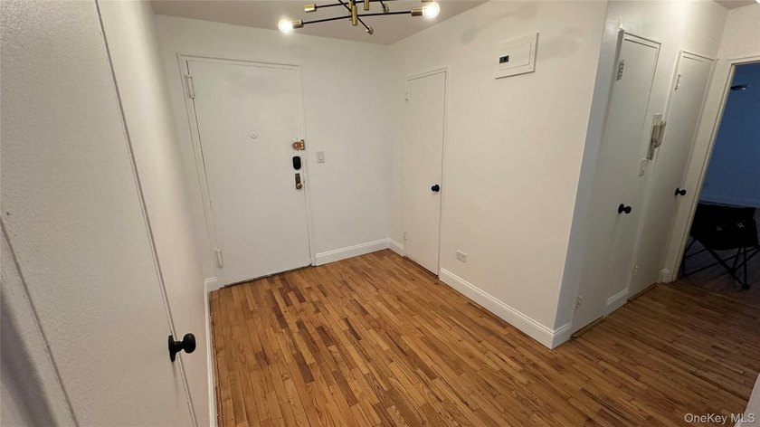 Immediately Available - Spacious Junior 4 Co-op Apartment for - photo 10