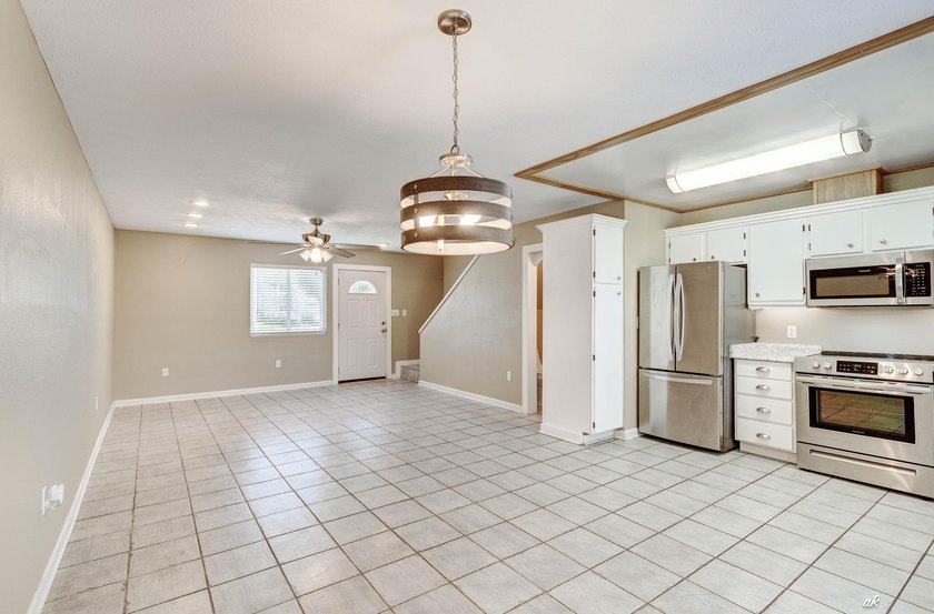 Updated, End Unit, gated backyard and additional privacy! Move - photo 6