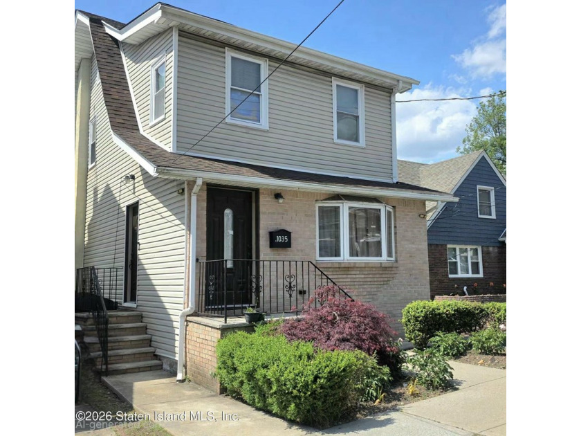 Desirable doctor's row location! Cash buyers preferred. Fully - photo 2