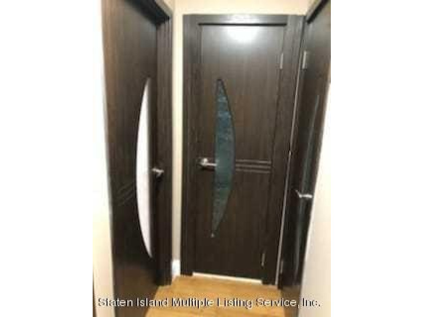 Desirable doctor's row location! Cash buyers preferred. Fully - photo 9