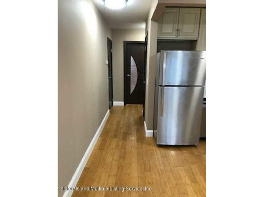 Desirable doctor's row location! Cash buyers preferred. Fully - photo 10