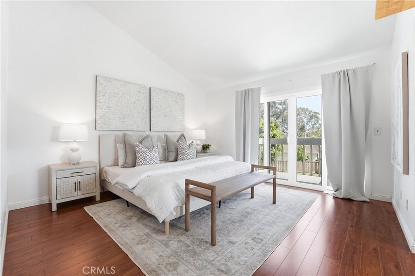 Beautiful end-unit townhome in a quiet interior location - photo 13