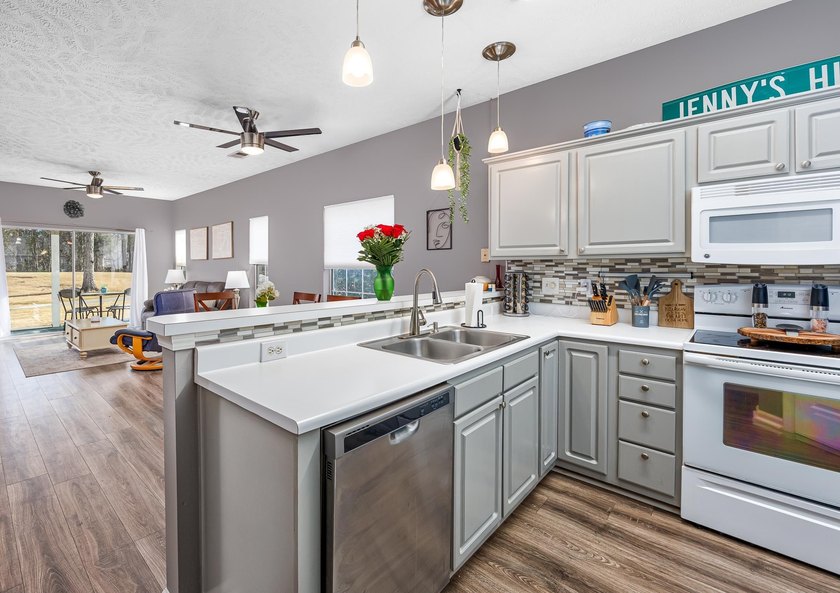 PRIDE OF OWNERSHIP SHOWS IN THIS HIGHLY DESIRABLE 1ST FLOOR, 2 - photo 9