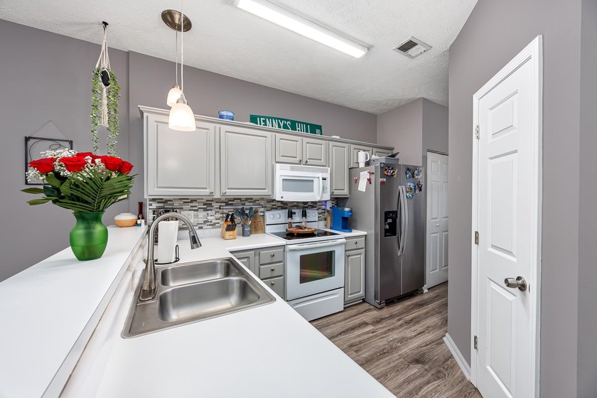 PRIDE OF OWNERSHIP SHOWS IN THIS HIGHLY DESIRABLE 1ST FLOOR, 2 - photo 10