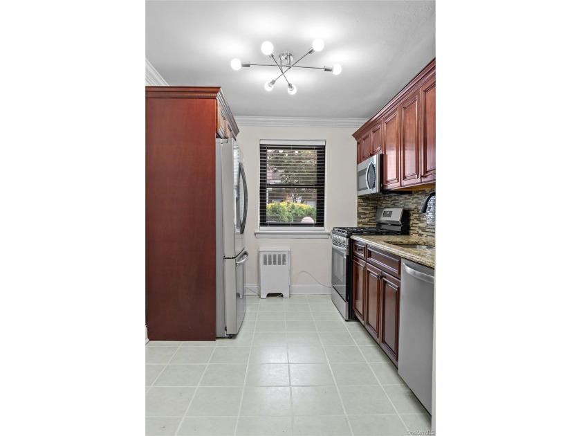Step into this beautifully renovated 1-bedroom home and enjoy - photo 2