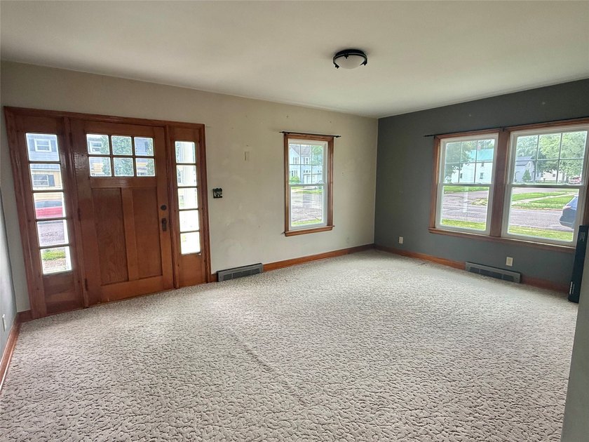 Here is your chance to own a nice house located on the East Hill - photo 4