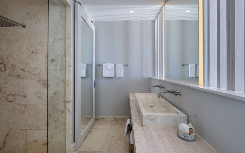 This 2bed 2.5bath Condo with its modern design and blend of - photo 5