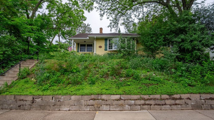 This is your chance to own a meticulously well cared for home on - photo 8