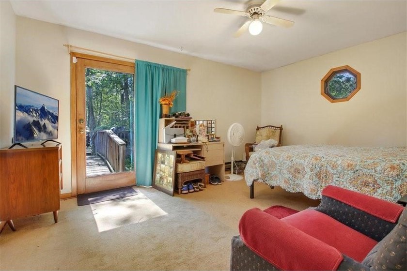 This *Vintage* Log Cabin Store sits between two premier lakes - - photo 18