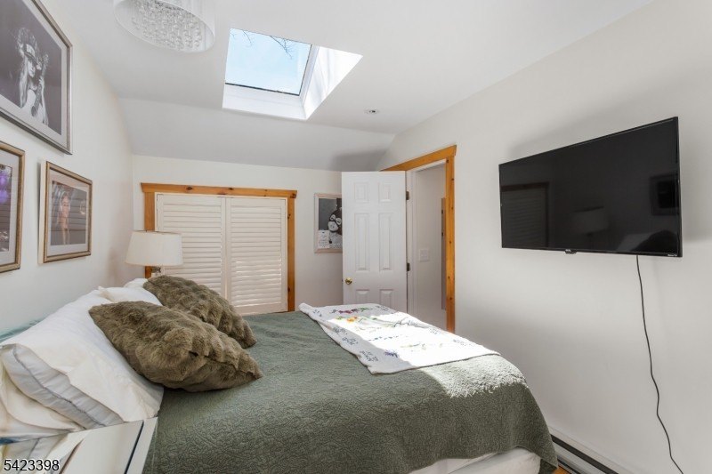Welcome to your perfect lakeside escape! Nestled in the heart of - photo 23