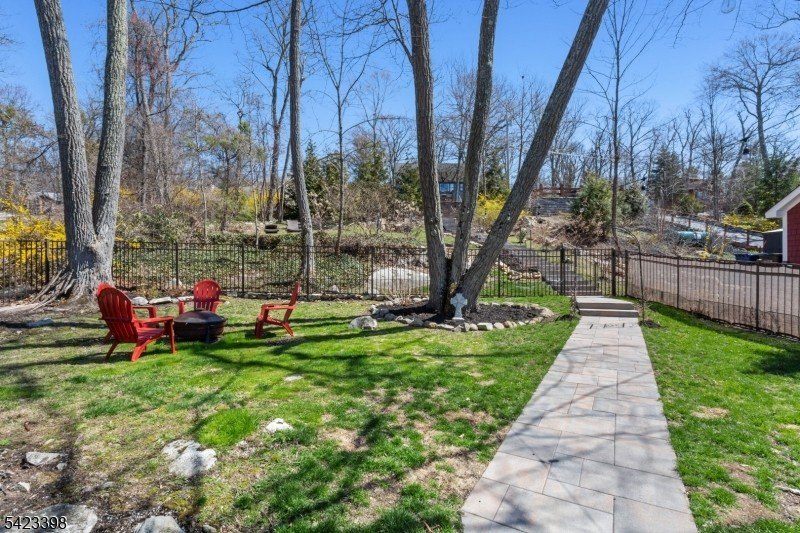Welcome to your perfect lakeside escape! Nestled in the heart of - photo 36