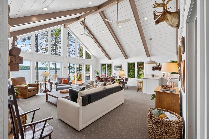 Like-new, extensively remodeled Long Lake retreat with - photo 8