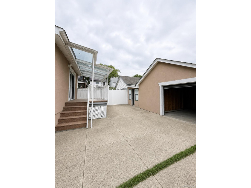 Welcome to this charming single-family home featuring a spacious - photo 3