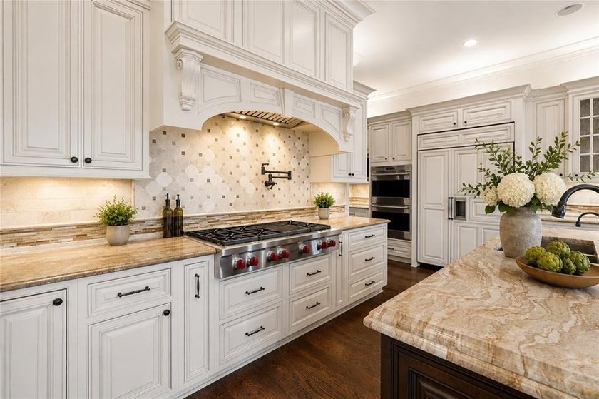 Exquisite Executive Estate with Golf Course Views in The Manor - photo 6