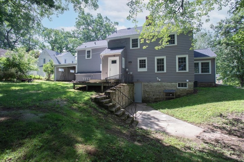 Grand Two-Story Home in Desirable Oakwood Heights! Welcome home - photo 5