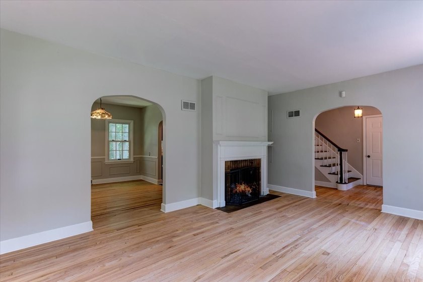 Grand Two-Story Home in Desirable Oakwood Heights! Welcome home - photo 7