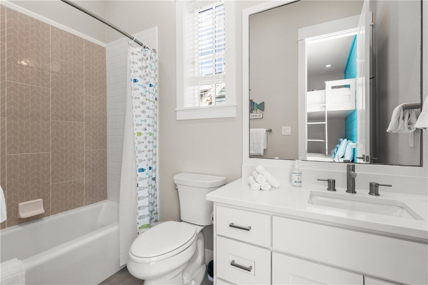 Welcome to this beautifully designed Fireside Park Cottage in - photo 11