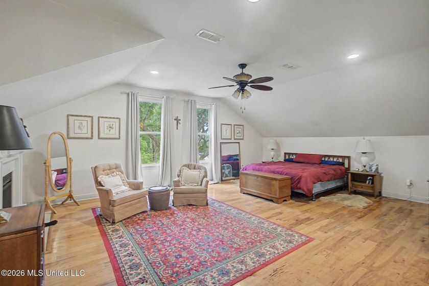 Experience the perfect blend of luxury living and everyday - photo 17