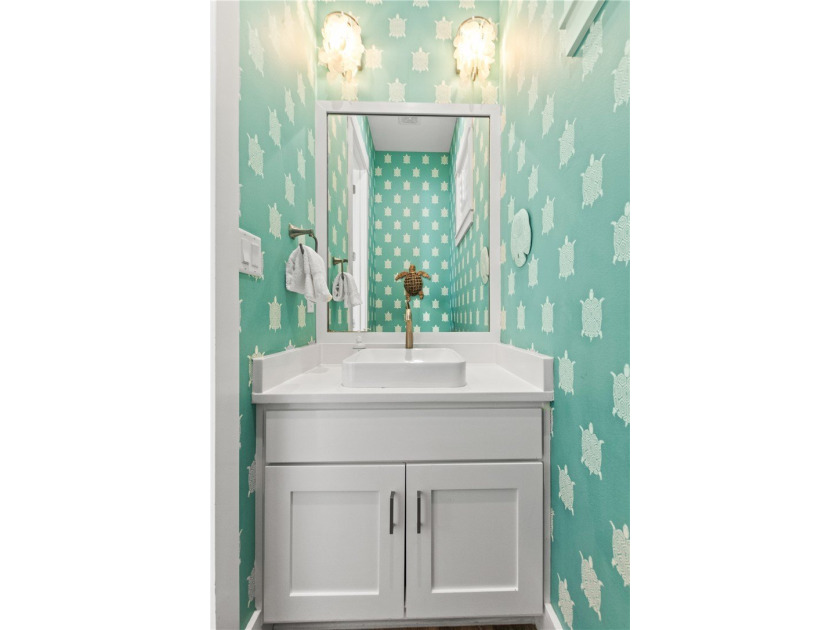 Welcome to this beautifully designed Fireside Park Cottage in - photo 21