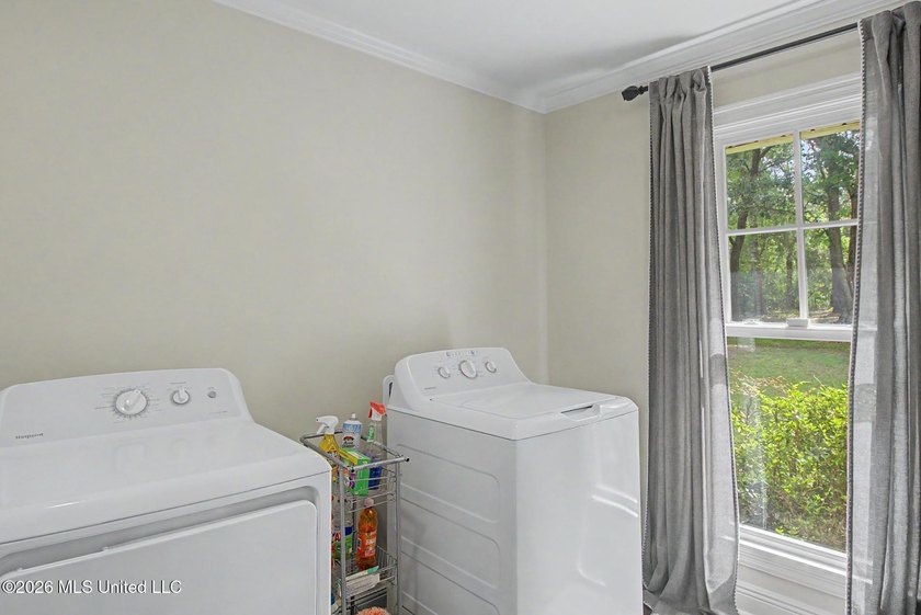 Experience the perfect blend of luxury living and everyday - photo 31