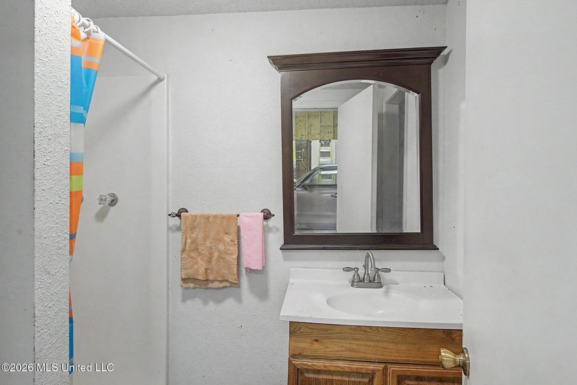 Experience the perfect blend of luxury living and everyday - photo 34