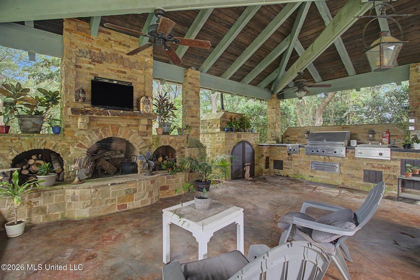 Experience the perfect blend of luxury living and everyday - photo 38