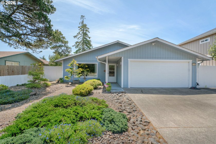 Charming remodeled 3-bedroom home conveniently located just 1/2 - photo 2