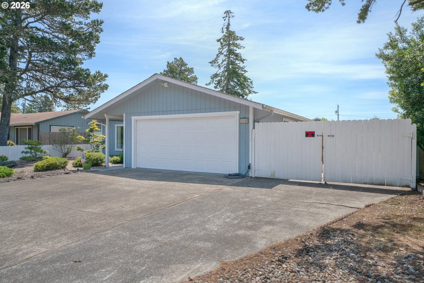 Charming remodeled 3-bedroom home conveniently located just 1/2 - photo 3