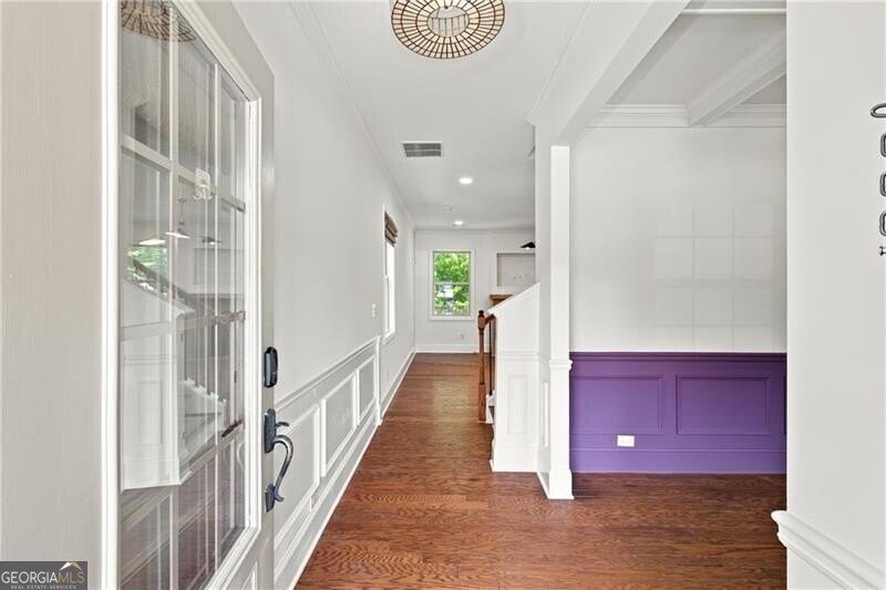 There are so many exceptional features throughout this - photo 4