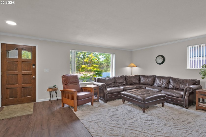Charming remodeled 3-bedroom home conveniently located just 1/2 - photo 7