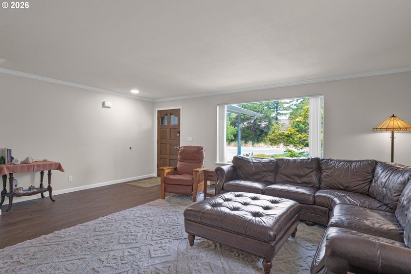 Charming remodeled 3-bedroom home conveniently located just 1/2 - photo 8