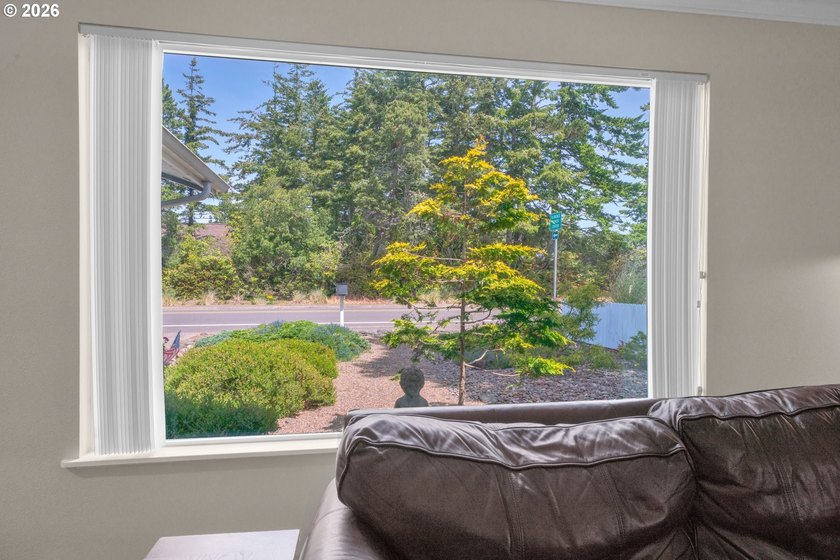 Charming remodeled 3-bedroom home conveniently located just 1/2 - photo 9