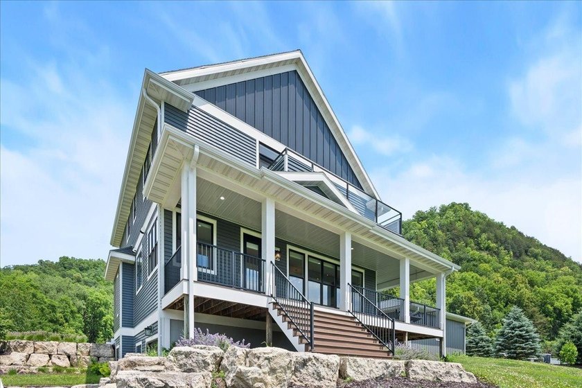 Perched on the hillside to capture breathtaking panoramic views - photo 4