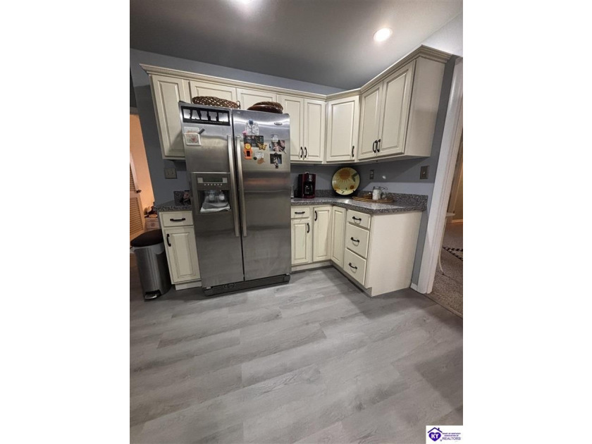 This inviting 3 bedroom, 1.5 bath home offers comfort, character - photo 2