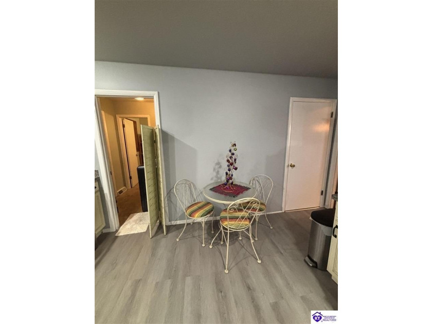 This inviting 3 bedroom, 1.5 bath home offers comfort, character - photo 3