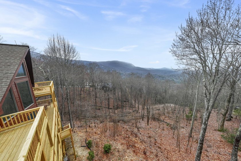 This fully furnished 5-bedroom, 7-bathroom mountain retreat - photo 3